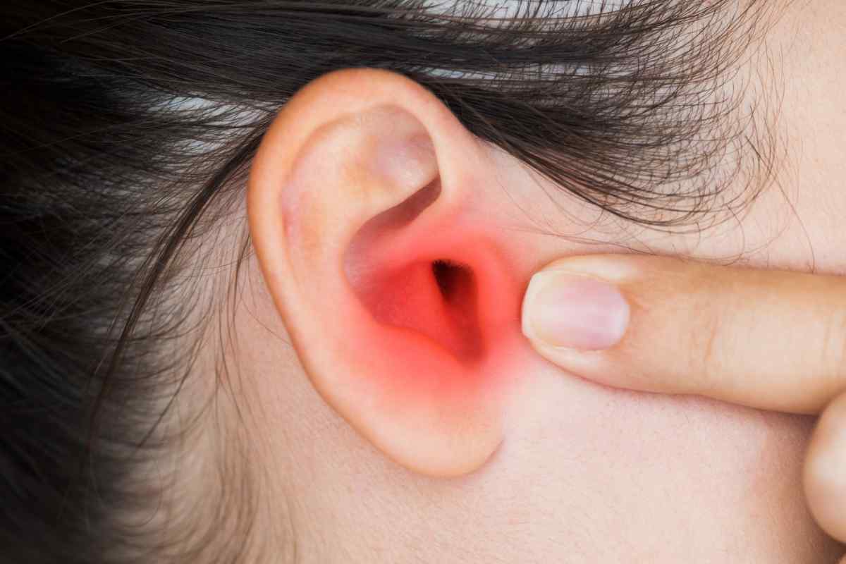 Чому чешеться вухо зовні: основні причини та методи лікування